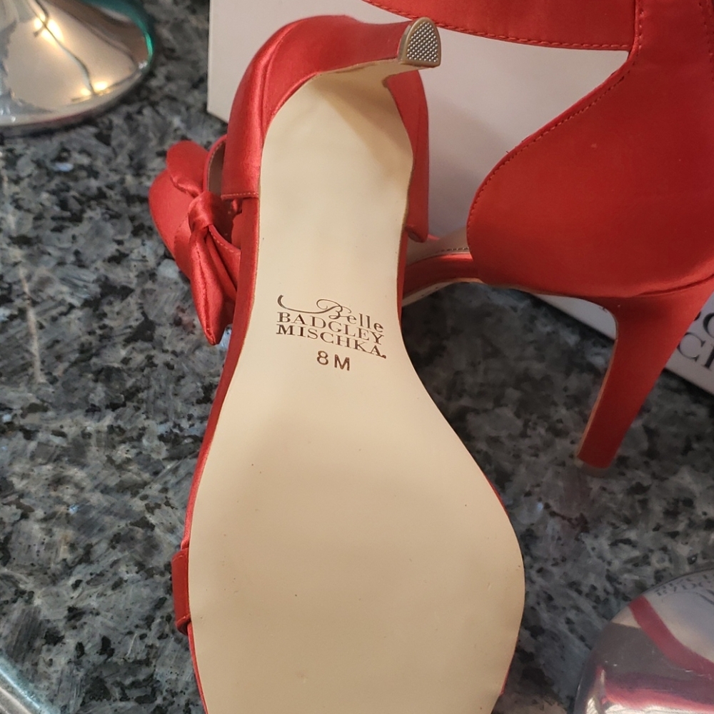 Beautiful and brand new - Picture 4 of 6
